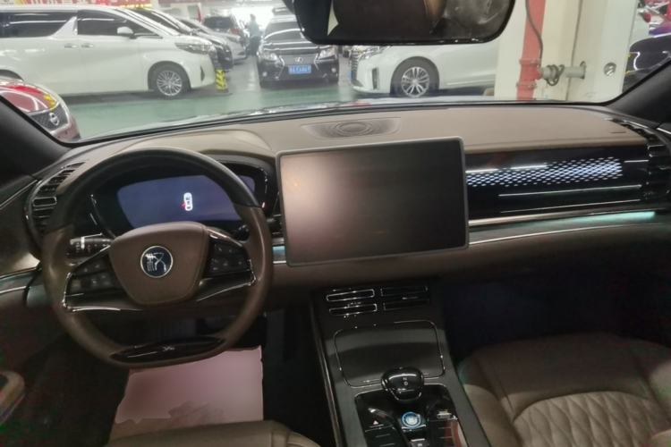 Used BYD Han 2022 DM-i 121KM Luxury Model Center Console