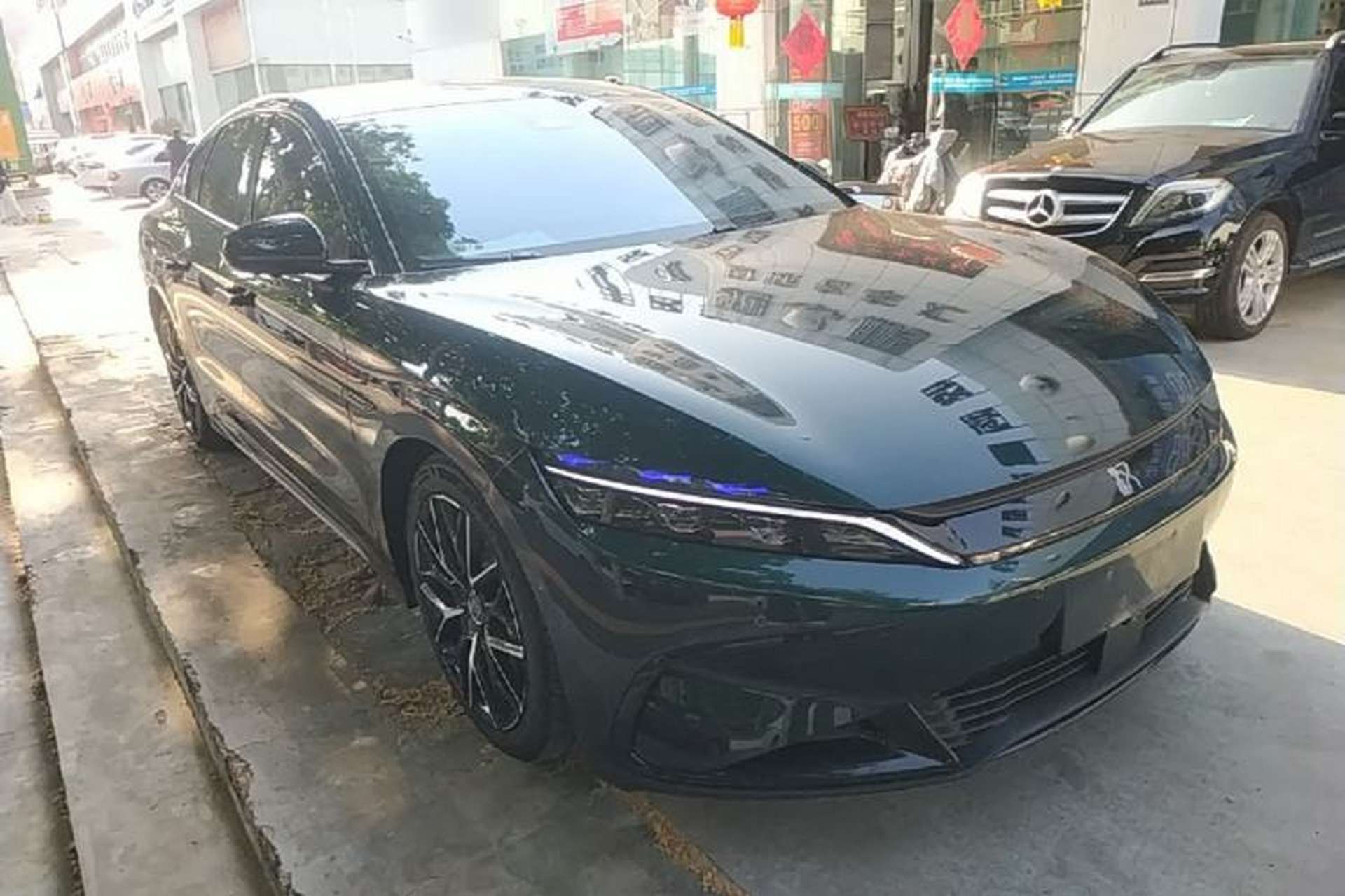 Used BYD Han 2022 EV 610 km All-Wheel-Drive Qianshan Cui Limited Edition Front Right 45 Deg