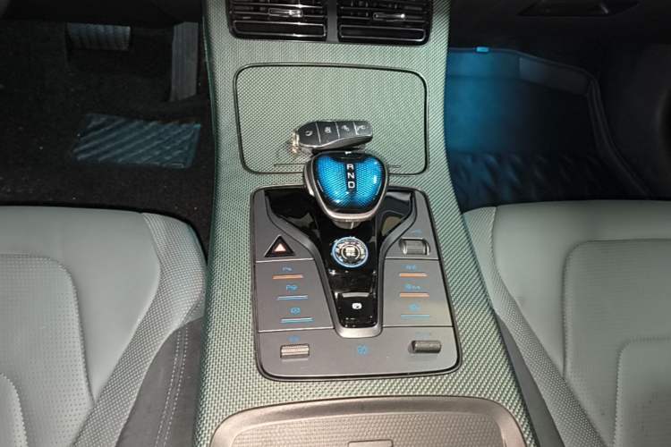 Used BYD Han 2022 EV 610 km All-Wheel-Drive Qianshan Cui Limited Edition Gear Lever