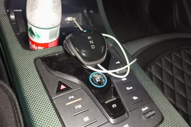 Used BYD Han 2022 EV 610 km All-Wheel-Drive Qianshan Cui Limited Edition Gear Lever