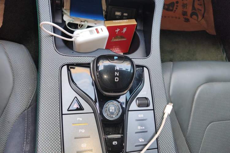 Used BYD Han 2022 EV 610 km All-Wheel-Drive Qianshan Cui Limited Edition Gear Lever