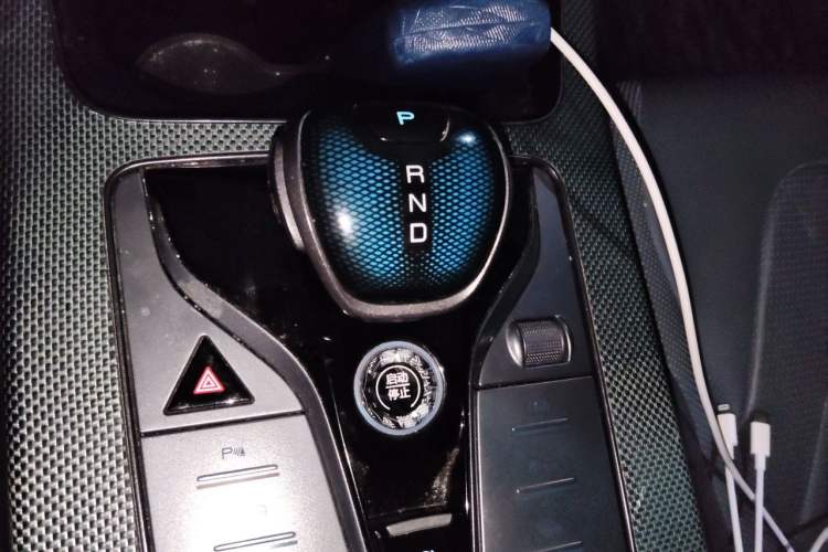 Used BYD Han 2022 EV 610 km All-Wheel-Drive Qianshan Cui Limited Edition Gear Lever