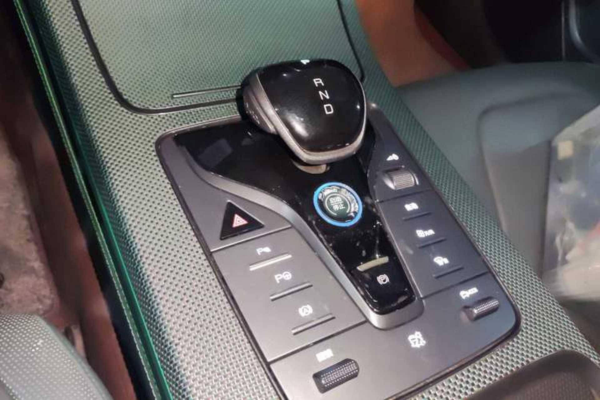 Used BYD Han 2022 EV 610 km All-Wheel-Drive Qianshan Cui Limited Edition Gear Lever