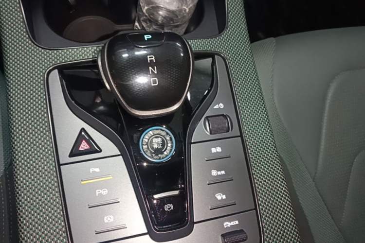 Used BYD Han 2022 EV 610 km All-Wheel-Drive Qianshan Cui Limited Edition Gear Lever