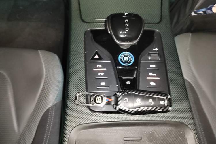 Used BYD Han 2022 EV 610 km All-Wheel-Drive Qianshan Cui Limited Edition Gear Lever