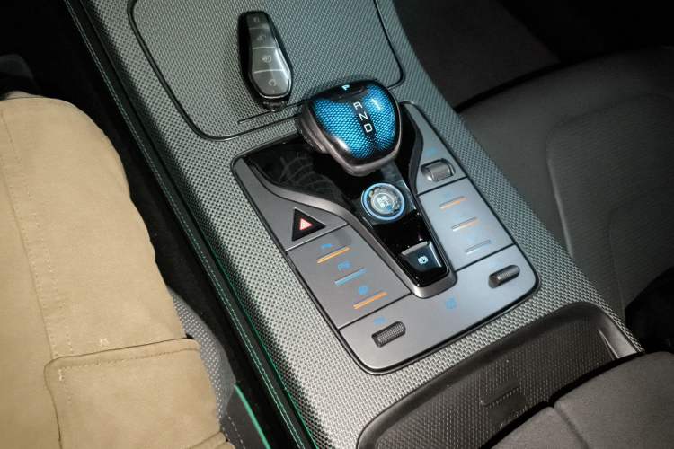 Used BYD Han 2022 EV 610 km All-Wheel-Drive Qianshan Cui Limited Edition Gear Lever
