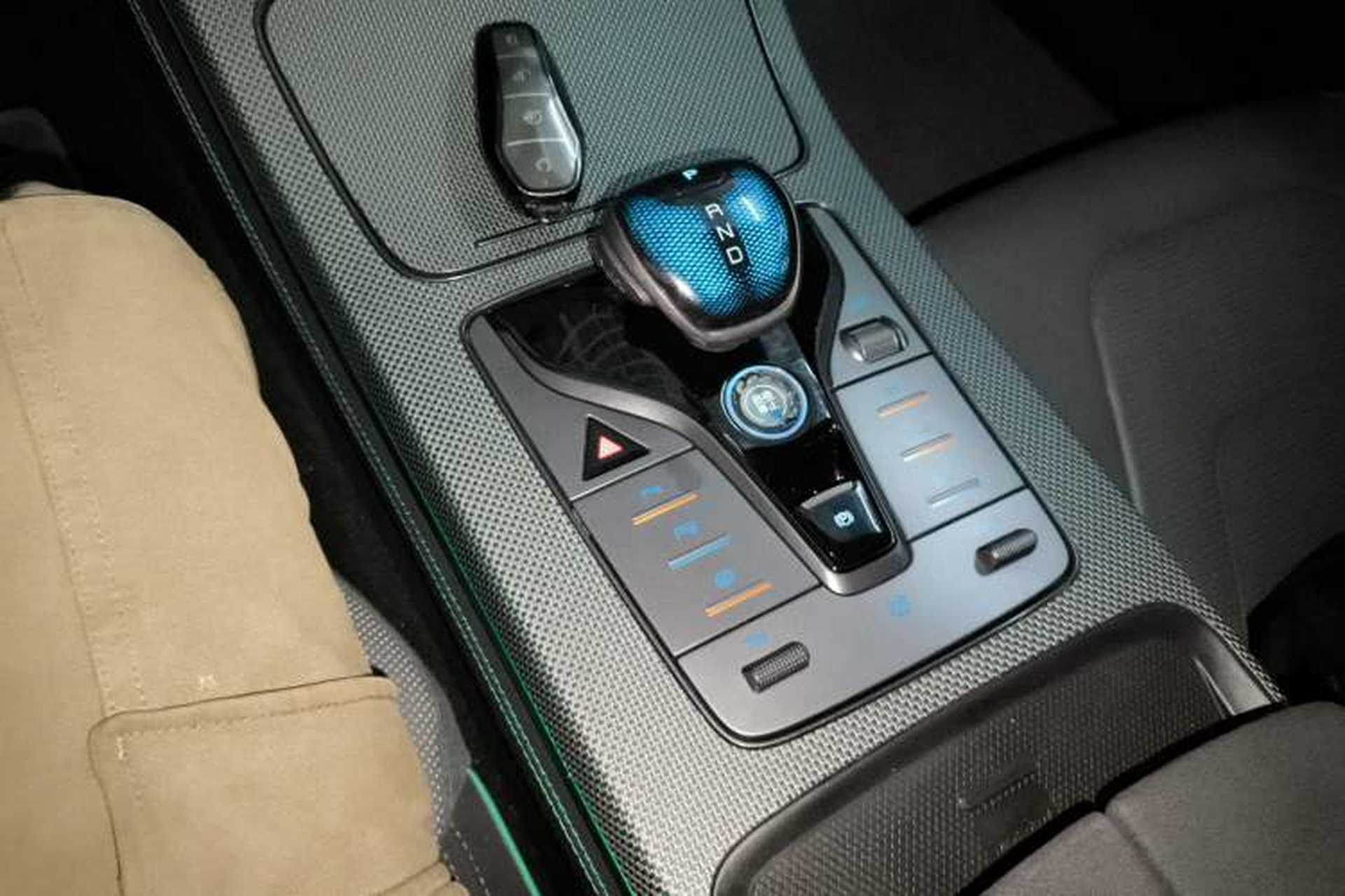 Used BYD Han 2022 EV 610 km All-Wheel-Drive Qianshan Cui Limited Edition Gear Lever