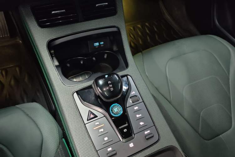 Used BYD Han 2022 EV 610 km All-Wheel-Drive Qianshan Cui Limited Edition Gear Lever