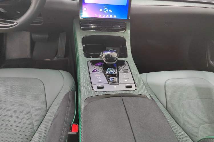 Used BYD Han 2022 EV 610 km All-Wheel-Drive Qianshan Cui Limited Edition Gear Lever