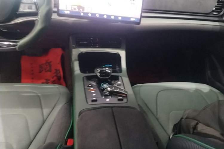 Used BYD Han 2022 EV 610 km All-Wheel-Drive Qianshan Cui Limited Edition Gear Lever