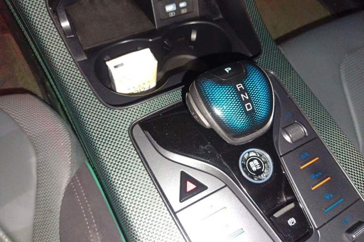 Used BYD Han 2022 EV 610 km All-Wheel-Drive Qianshan Cui Limited Edition Gear Lever