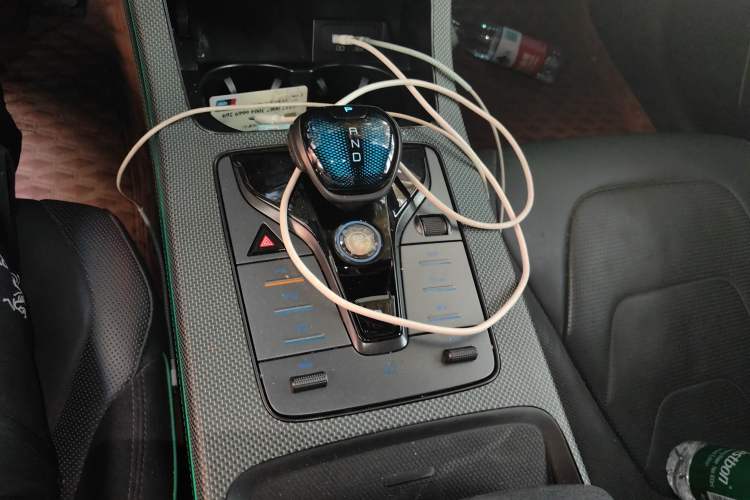 Used BYD Han 2022 EV 610 km All-Wheel-Drive Qianshan Cui Limited Edition Gear Lever