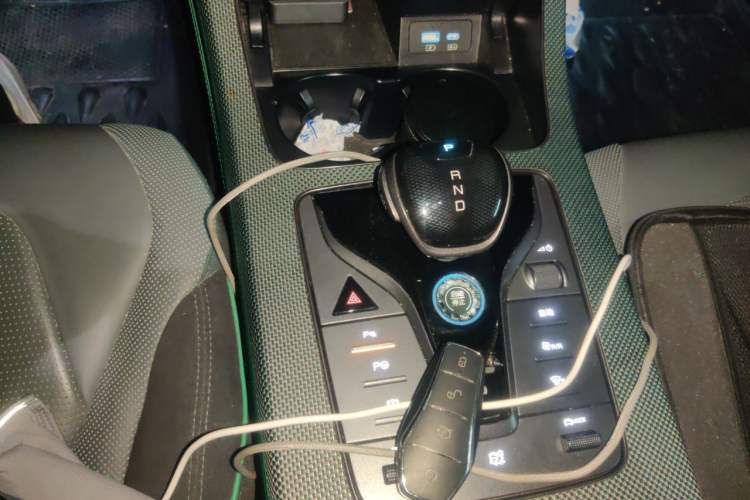 Used BYD Han 2022 EV 610 km All-Wheel-Drive Qianshan Cui Limited Edition Gear Lever