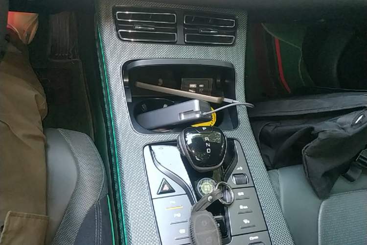 Used BYD Han 2022 EV 610 km All-Wheel-Drive Qianshan Cui Limited Edition Gear Lever