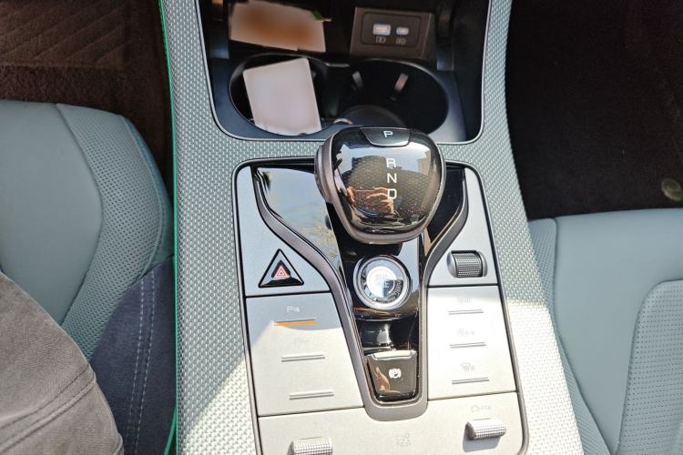 Used BYD Han 2022 EV 610 km All-Wheel-Drive Qianshan Cui Limited Edition Gear Lever