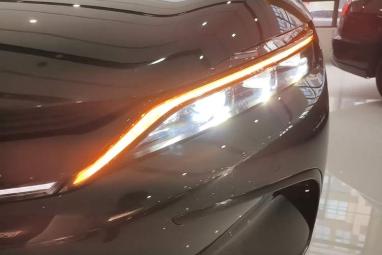 Used BYD Han 2022 EV 610 km All-Wheel-Drive Qianshan Cui Limited Edition Left Front Headlight