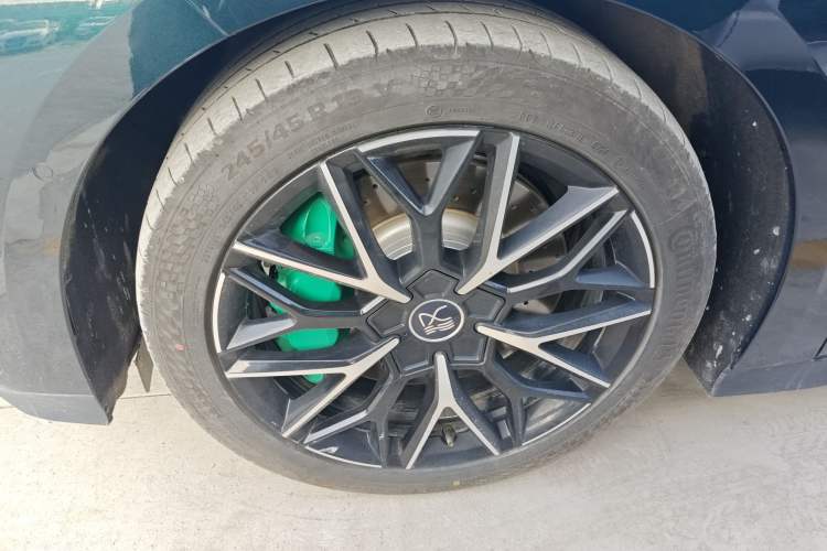 Used BYD Han 2022 EV 610 km All-Wheel-Drive Qianshan Cui Limited Edition Left Front Wheel Hub