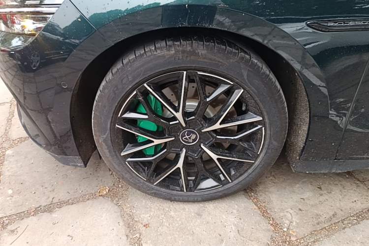 Used BYD Han 2022 EV 610 km All-Wheel-Drive Qianshan Cui Limited Edition Left Front Wheel Hub