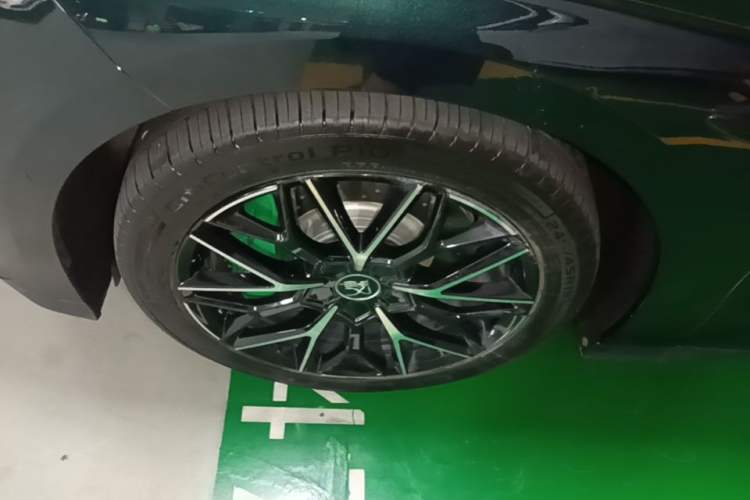 Used BYD Han 2022 EV 610 km All-Wheel-Drive Qianshan Cui Limited Edition Left Front Wheel Hub