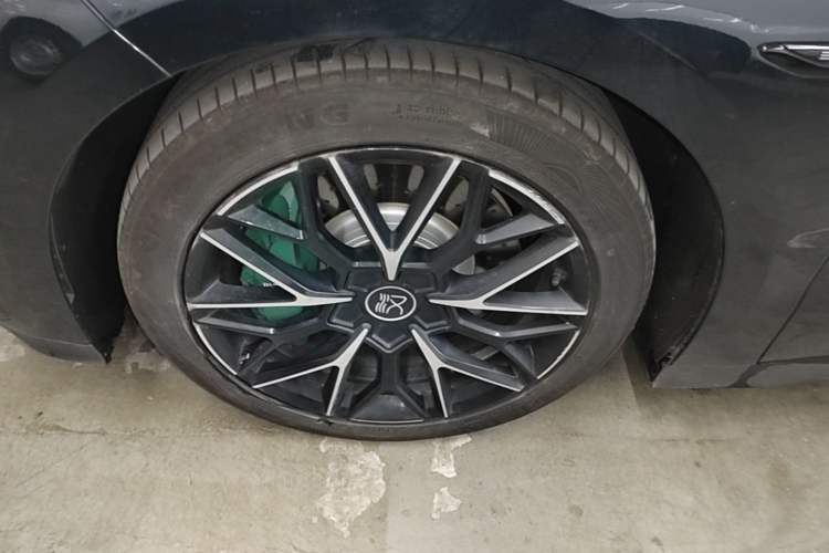 Used BYD Han 2022 EV 610 km All-Wheel-Drive Qianshan Cui Limited Edition Left Front Wheel Hub