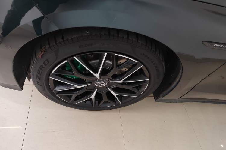 Used BYD Han 2022 EV 610 km All-Wheel-Drive Qianshan Cui Limited Edition Left Front Wheel Hub
