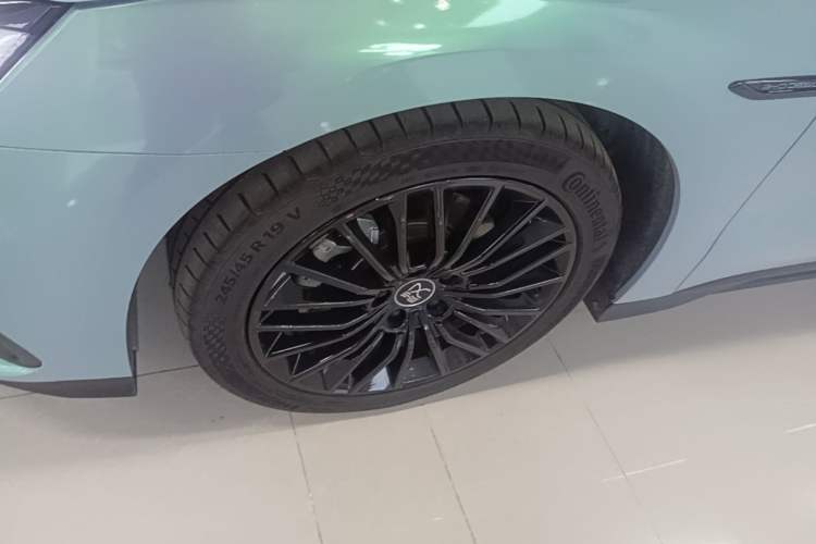 Used BYD Han 2022 DM-i 121KM Luxury Model Left Front Wheel Hub