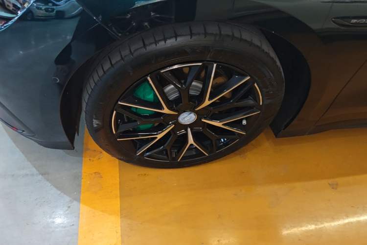 Used BYD Han 2022 EV 610 km All-Wheel-Drive Qianshan Cui Limited Edition Left Front Wheel Hub