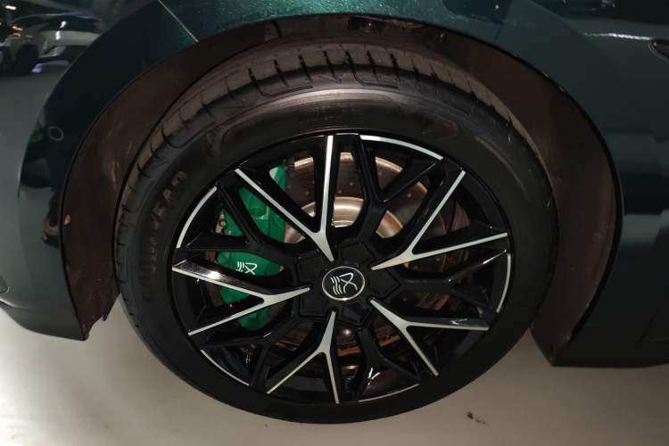 Used BYD Han 2022 EV 610 km All-Wheel-Drive Qianshan Cui Limited Edition Left Front Wheel Hub