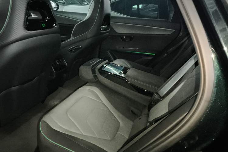 Used BYD Han 2022 EV 610 km All-Wheel-Drive Qianshan Cui Limited Edition Left Rear Seat