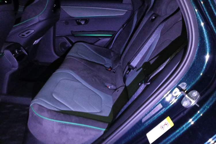 Used BYD Han 2022 EV 610 km All-Wheel-Drive Qianshan Cui Limited Edition Left Rear Seat