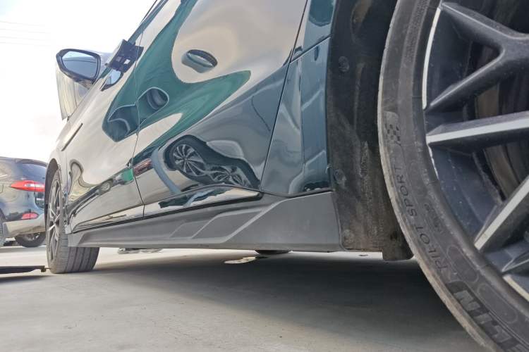 Used BYD Han 2022 EV 610 km All-Wheel-Drive Qianshan Cui Limited Edition Left Side Sill