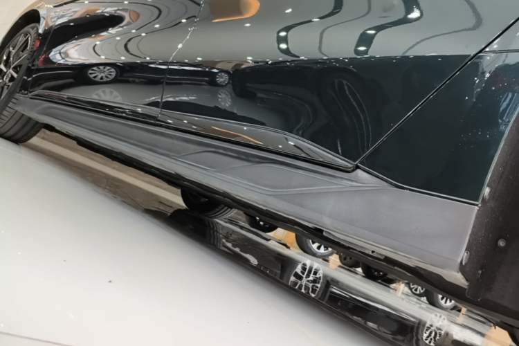 Used BYD Han 2022 EV 610 km All-Wheel-Drive Qianshan Cui Limited Edition Left Side Sill