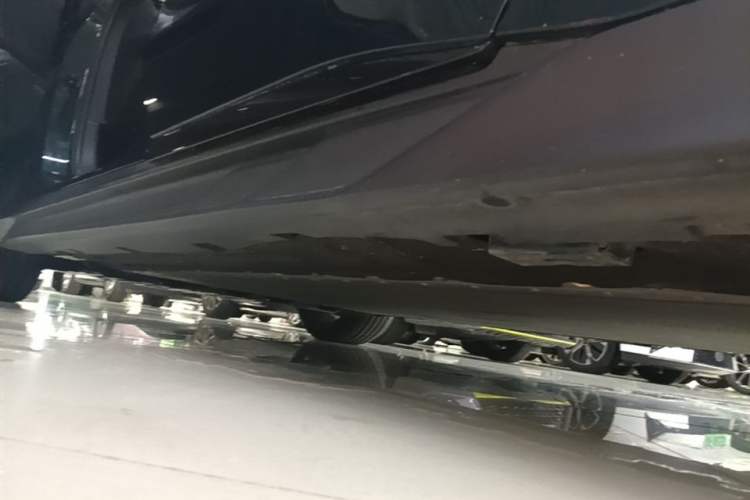 Used BYD Han 2022 EV 610 km All-Wheel-Drive Qianshan Cui Limited Edition Left Side Sill