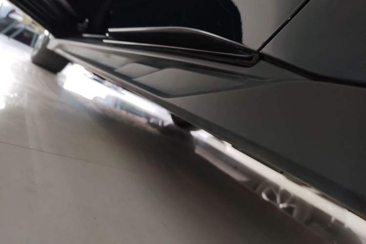 Used BYD Han 2022 EV 610 km All-Wheel-Drive Qianshan Cui Limited Edition Left Side Sill