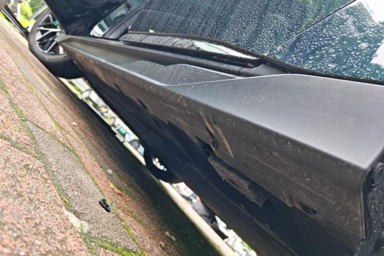 Used BYD Han 2022 EV 610 km All-Wheel-Drive Qianshan Cui Limited Edition Left Side Sill