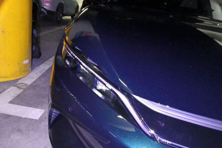 Used BYD Han 2022 EV 610 km All-Wheel-Drive Qianshan Cui Limited Edition Right Front Headlight