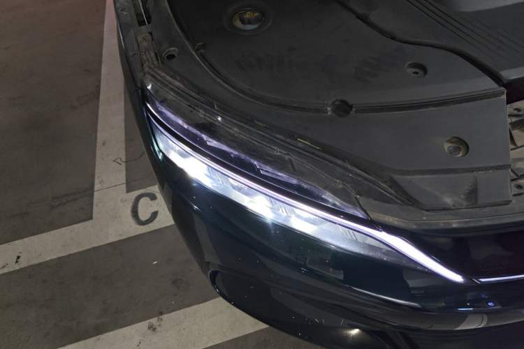 Used BYD Han 2022 EV 610 km All-Wheel-Drive Qianshan Cui Limited Edition Right Front Headlight