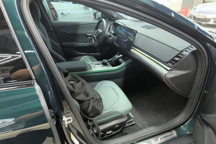Used BYD Han 2022 EV 610 km All-Wheel-Drive Qianshan Cui Limited Edition Right Front Seat