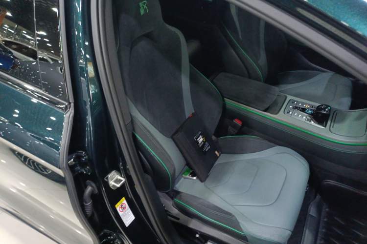 Used BYD Han 2022 EV 610 km All-Wheel-Drive Qianshan Cui Limited Edition Right Front Seat