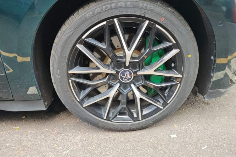 Used BYD Han 2022 EV Genesis Edition 610KM All-Wheel Drive Premium Model Right Front Wheel Hub