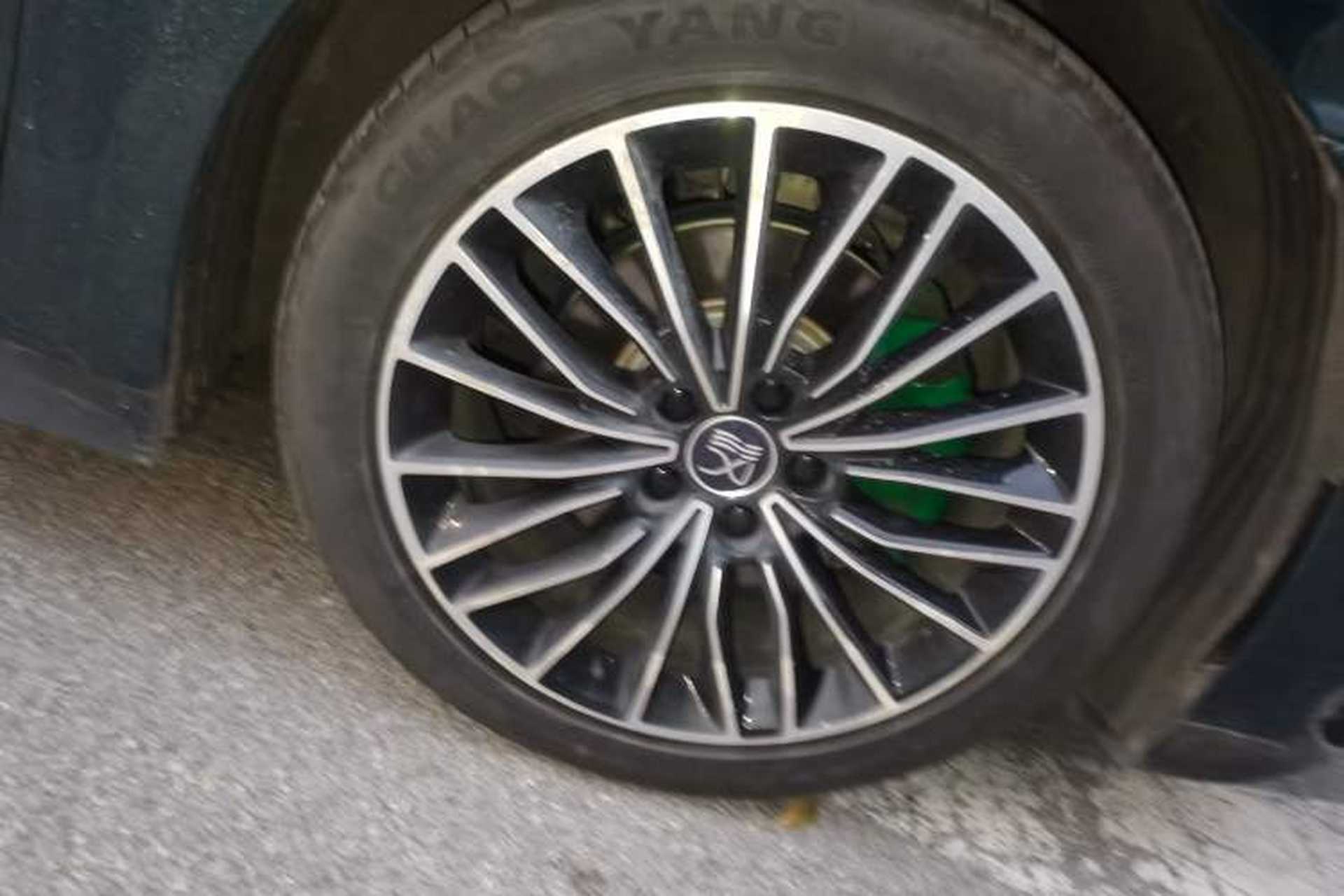Used BYD Han 2022 DM-i 121KM Prestige Model Right Front Wheel Hub