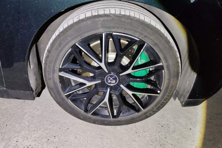 Used BYD Han 2022 EV 610 km All-Wheel-Drive Qianshan Cui Limited Edition Right Front Wheel Hub