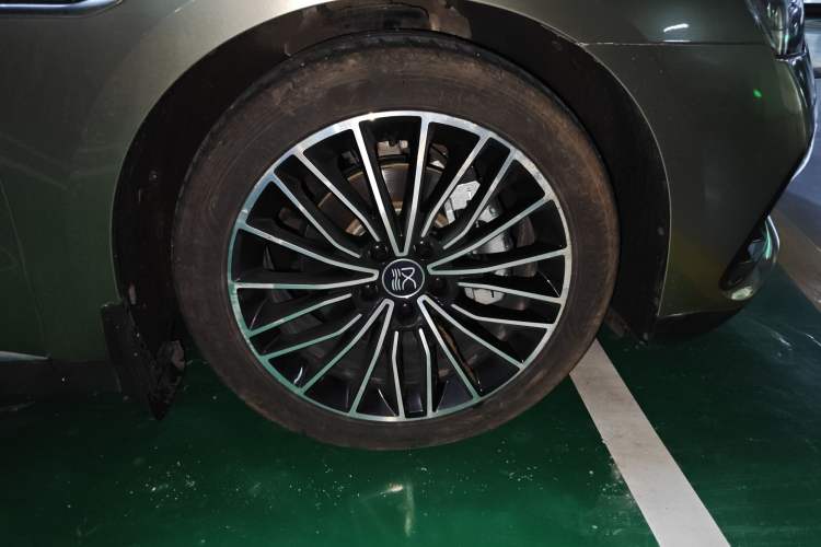 Used BYD Han 2022 DM-i 121KM Prestige Model Right Front Wheel Hub