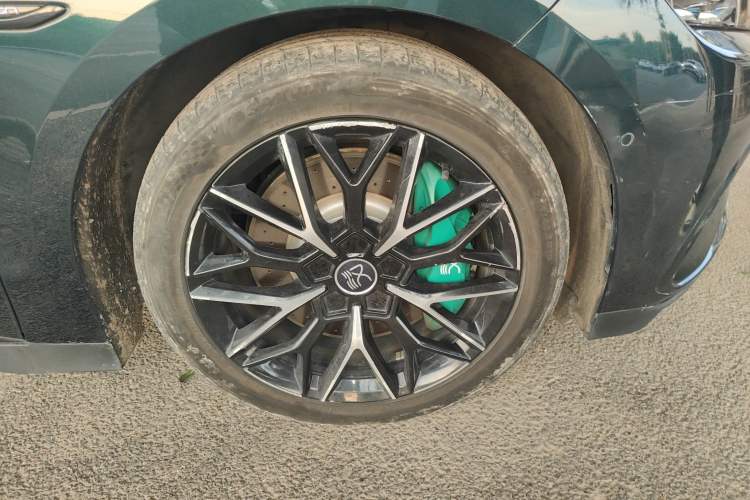 Used BYD Han 2022 EV 610 km All-Wheel-Drive Qianshan Cui Limited Edition Right Front Wheel Hub