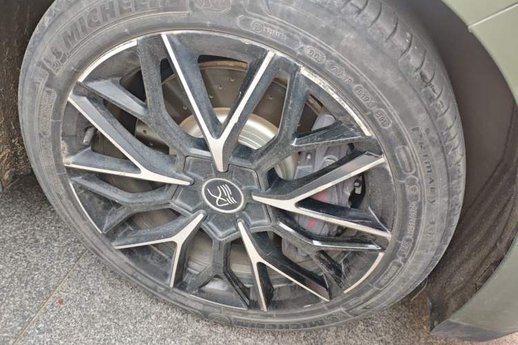 Used BYD Han 2022 EV Genesis Edition 610KM All-Wheel Drive Premium Model Right Front Wheel Hub