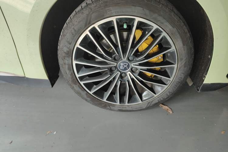 Used BYD Han 2022 DM-i 121KM Luxury Model Right Front Wheel Hub