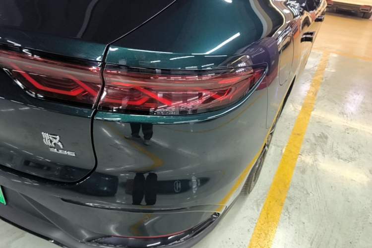 Used BYD Han 2022 EV 610 km All-Wheel-Drive Qianshan Cui Limited Edition Right Rear Taillight
