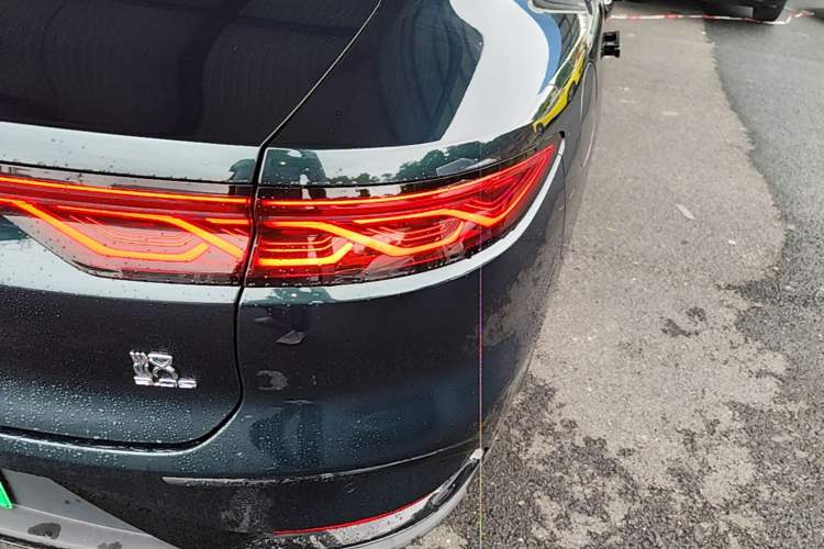 Used BYD Han 2022 EV 610 km All-Wheel-Drive Qianshan Cui Limited Edition Right Rear Taillight