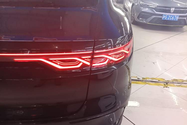 Used BYD Han 2022 EV 610 km All-Wheel-Drive Qianshan Cui Limited Edition Right Rear Taillight