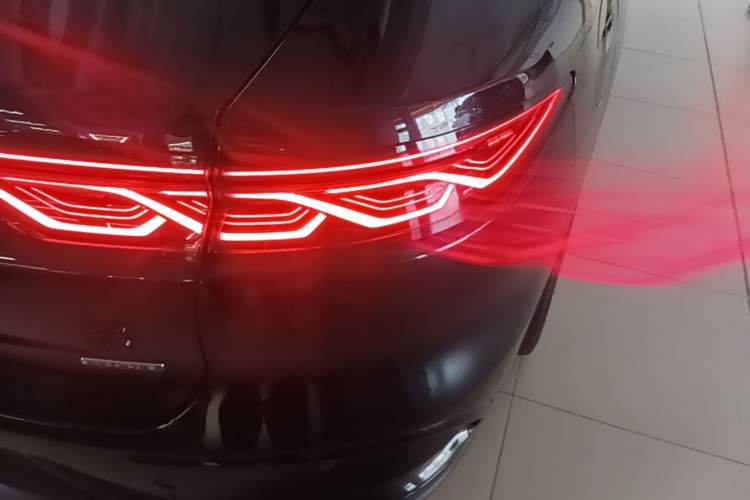 Used BYD Han 2022 EV 610 km All-Wheel-Drive Qianshan Cui Limited Edition Right Rear Taillight